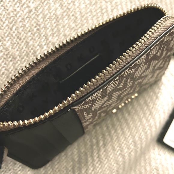 NWT – DKNY Bryant Park Zip Wallet (Card Case) - Picture 4 of 5